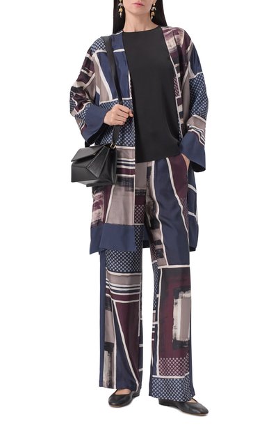 Атласные брюки LORENA ANTONIAZZI синего цвета по цене 93300 руб., арт. E2553PA31E/4916, фото 2 Атласные брюки LORENA ANTONIAZZI, арт. E2553PA31E/4916, фото 2