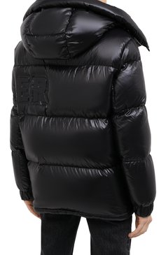 Женский пуховик MONCLER черного цвета, арт. F2-093-1A52E-40-68991 | Фото 5 (Материал подклада: Синтетический материал; Материал внешний: Синтетический материал; Материал утеплителя: Пух и перо; Длина (верхняя одежда): Короткие; Рукава: Длинные; Женское Кросс-КТ: Пуховик-куртка; Стили: Кэжуэл; Кросс-КТ: Пуховик; Драгоценные камни: Проставлено; Материал сплава: Проставлено)