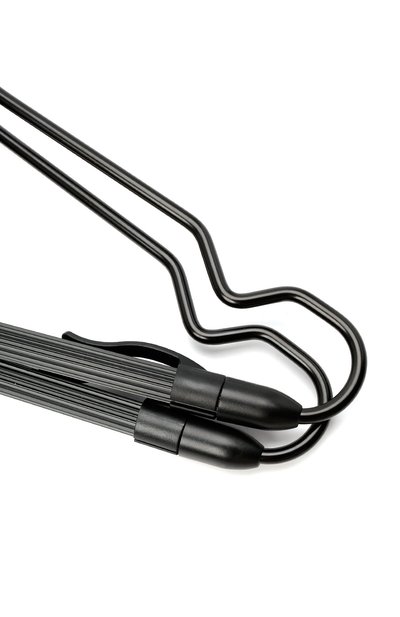Комплект из двух вешалок TUMI черного цвета по цене 7020 руб., арт. 0052D, фото 2 Комплект из двух вешалок TUMI, арт. 0052D, фото 2