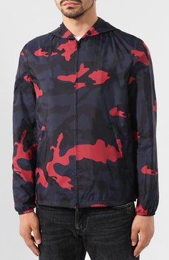 Мужская куртка camouflage VALENTINO темно-синего цвета, арт. SV3CI355JEJ | Фото 3 (Рукава: Длинные; Длина (верхняя одежда): Короткие; Материал подклада: Синтетический материал; Материал внешний: Синтетический материал; Статус проверки: Проверена категория; Мужское Кросс-КТ: Верхняя одежда; Кросс-КТ: Ветровка, Куртка, Легкие; Материал сплава: Проставлено; Драгоценные камни: Проставлено; Стили: Кэжуэл)