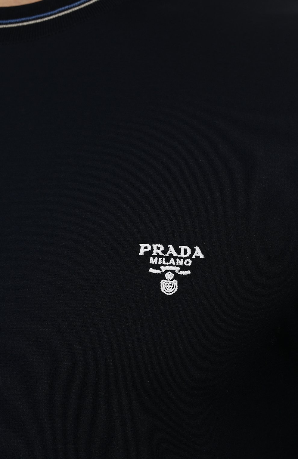 Хлопковая футболка PRADA темно-синего цвета по цене 60000 руб., арт. UJN797-710-F0008-221, фото 5 Хлопковая футболка PRADA, арт. UJN797-710-F0008-221, фото 5