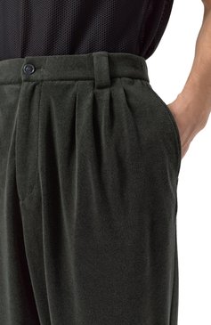 Мужские хлопковые брюки GIORGIO ARMANI темно-зеленого цвета, арт. GM001250/TE13896 | Фото 5 (Длина (брюки, джинсы): Стандартные; Драгоценные камни: Проставлено; Материал сплава: Проставлено; Случай: Повседневный; Стили: Кэжуэл; Материал внешний: Хлопок)