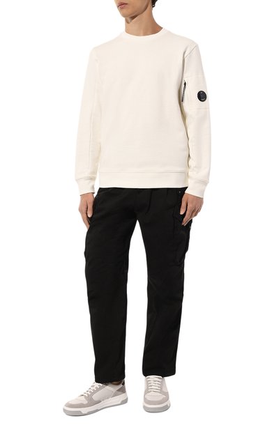 Хлопковый свитшот C.P. COMPANY белого цвета по цене 24100 руб., арт. 14CMSS022A-005086W, фото 2 Хлопковый свитшот C.P. COMPANY, арт. 14CMSS022A-005086W, фото 2