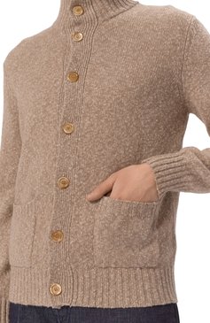 Мужской кардиган из шерсти и кашемира BRUNELLO CUCINELLI темно-бежевого цвета, арт. M26504706 | Фото 5 (Драгоценные камни: Проставлено; Материал внешний: Кашемир, Шерсть; Длина (для топов): Удлиненные; Материал сплава: Проставлено; Рукава: Длинные; Стили: Кэжуэл; Мужское Кросс-КТ: Кардиган-одежда)