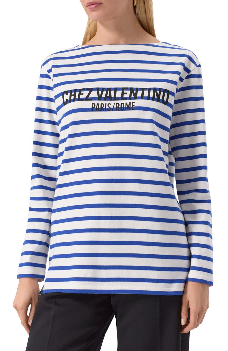 Женская хлопковый лонгслив VALENTINO голубого цвета, арт. 6B3MG24C/962 | Фото 3 (Длина (для топов): Стандартные; Рукава: Длинные; Автоматизация ТО: Проставлено; Автоматизация состава: Проставлено; Материал внешний: Хлопок; Принт: С принтом; Стили: Кэжуэл)