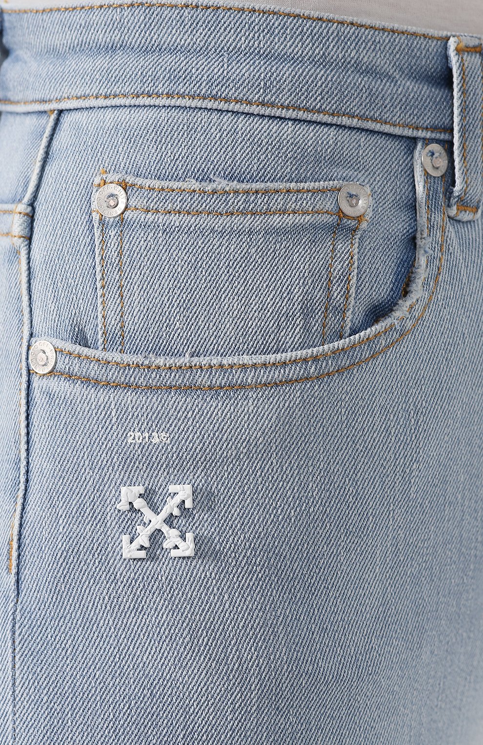 Джинсовые капри OFF-WHITE голубого цвета по цене 34450 руб., арт. 0WYA009S19C700447100, фото 5 Джинсовые капри OFF-WHITE, арт. 0WYA009S19C700447100, фото 5