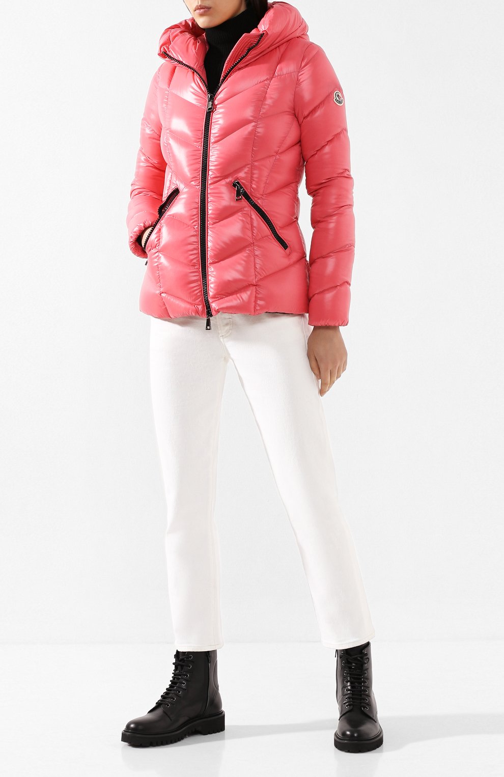 Пуховая куртка MONCLER розового цвета по цене 119500 руб., арт. E2-093-46915-05-C0065, фото 2 Пуховая куртка MONCLER, арт. E2-093-46915-05-C0065, фото 2