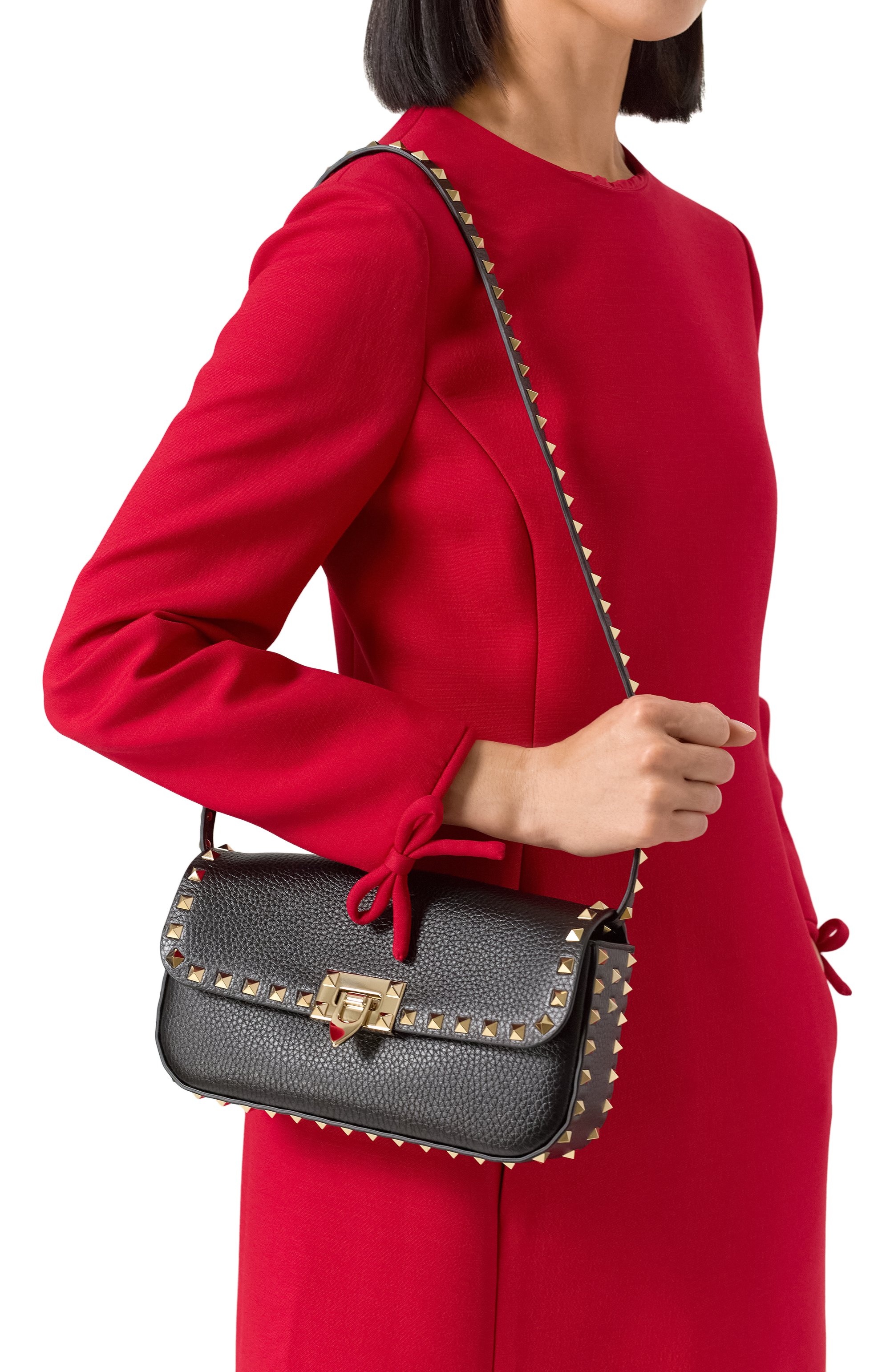 Сумка rockstud small VALENTINO черного цвета по цене 236000 руб., арт. 5W0B0Q70/VSF, фото 2 Сумка rockstud small VALENTINO, арт. 5W0B0Q70/VSF, фото 2