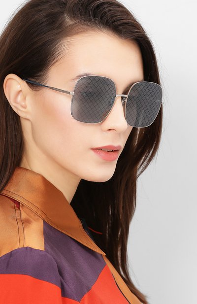 Солнцезащитные очки BOTTEGA VENETA серебряного цвета по цене 39550 руб., арт. BV0202 002, фото 2 Солнцезащитные очки BOTTEGA VENETA, арт. BV0202 002, фото 2