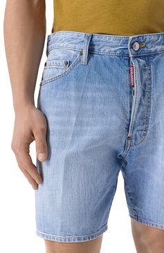 Мужские джинсовые шорты DSQUARED2 синего цвета, арт. S71MU0855/S30309 | Фото 5 (Материал внешний: Хлопок, Деним; Длина Шорты М: До колена; Случай: Повседневный; Принт: Без принта; Кросс-КТ: Деним; Стили: Кэжуэл)