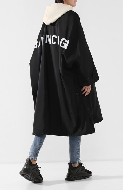 Плащ с капюшоном BALENCIAGA черного цвета по цене 153000 руб., арт. 518184/TYD36, фото 2 Плащ с капюшоном BALENCIAGA, арт. 518184/TYD36, фото 2