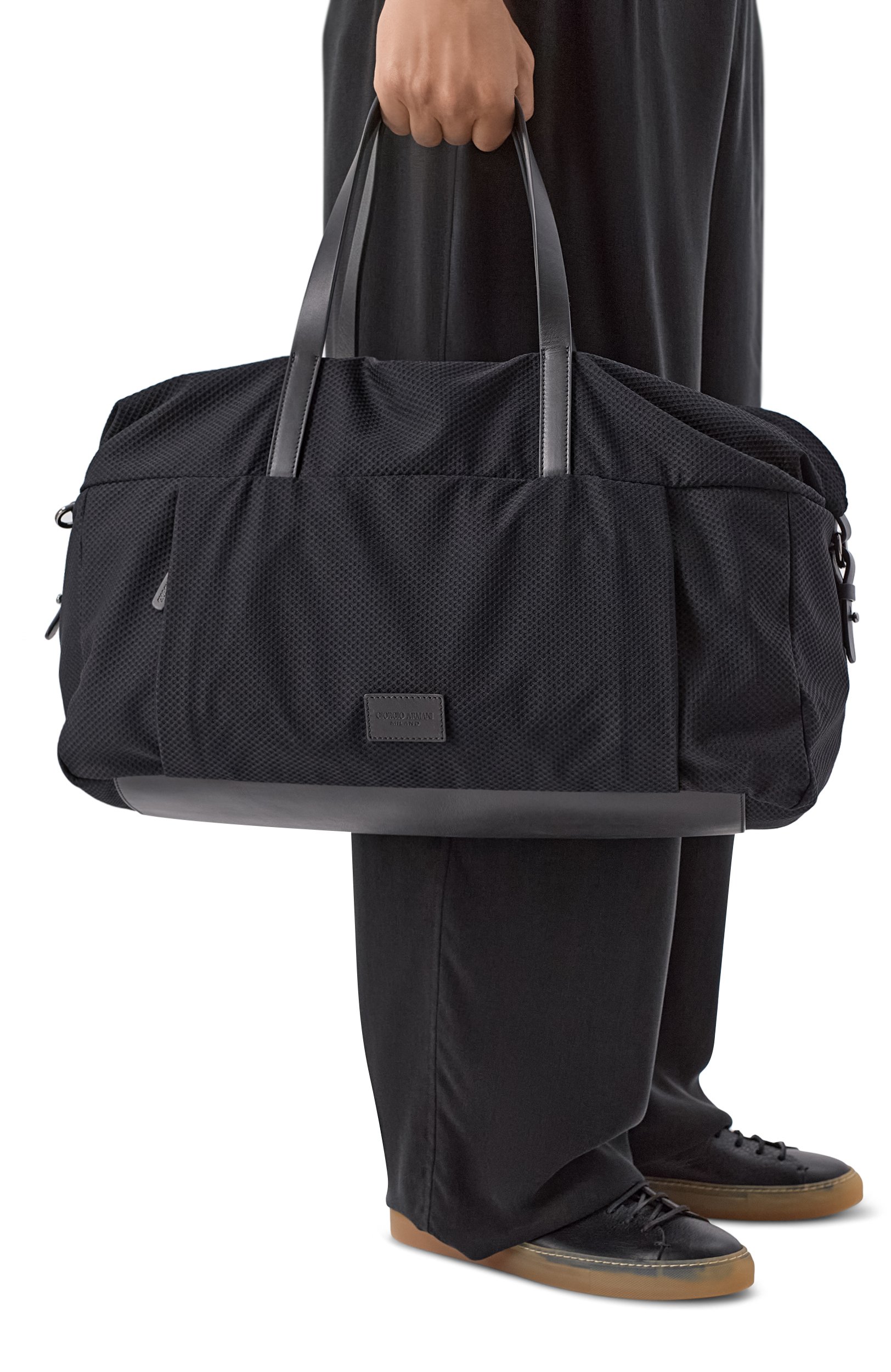 Сумка holdall weekender GIORGIO ARMANI черного цвета по цене 299500 руб., арт. GM004353/AF24478, фото 2 Сумка holdall weekender GIORGIO ARMANI, арт. GM004353/AF24478, фото 2