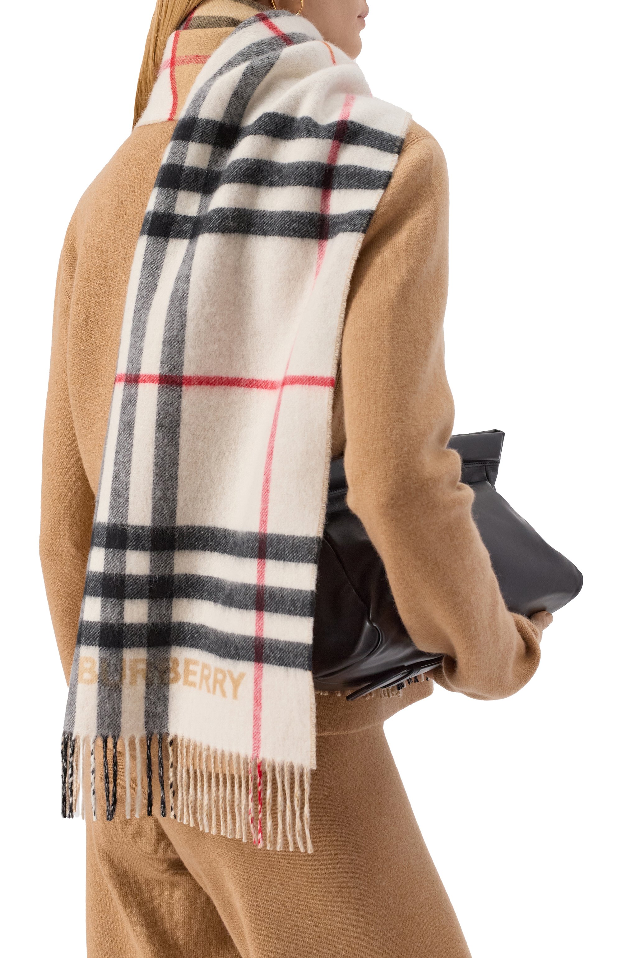 Кашемировый шарф BURBERRY бежевого цвета по цене 84700 руб., арт. 8059280, фото 2 Кашемировый шарф BURBERRY, арт. 8059280, фото 2