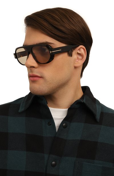 Солнцезащитные очки TOM FORD коричневого цвета по цене 68950 руб., арт. TF1102 52E, фото 3 Солнцезащитные очки TOM FORD, арт. TF1102 52E, фото 3