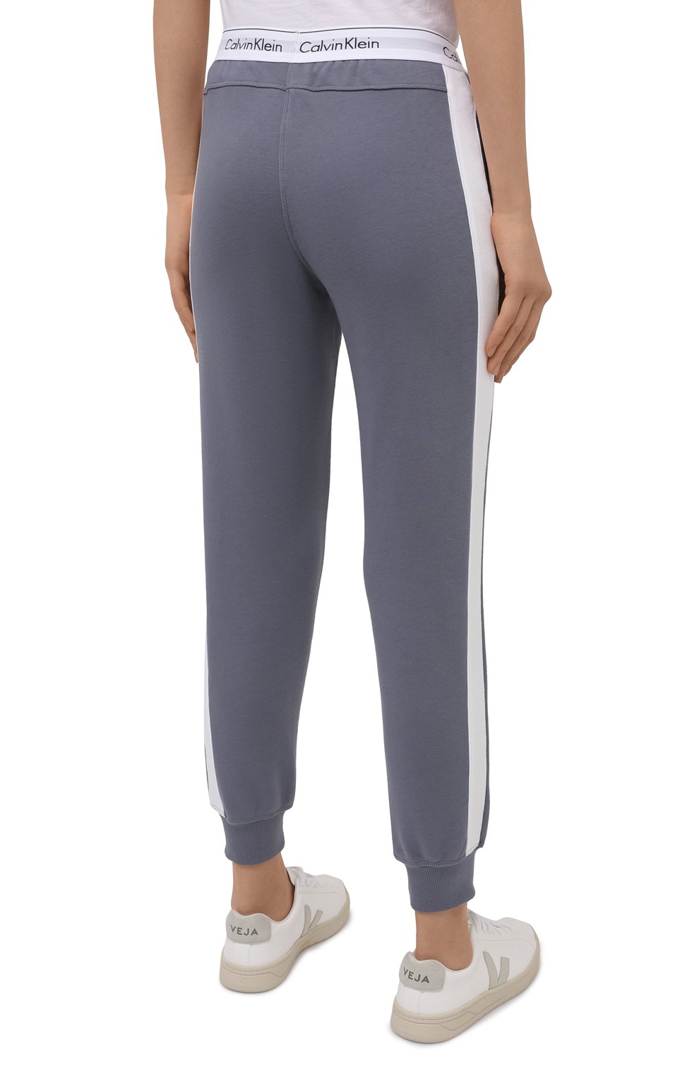 Хлопковые джоггеры CALVIN KLEIN серого цвета по цене 8795 руб., арт. QS6259E, фото 4 Хлопковые джоггеры CALVIN KLEIN, арт. QS6259E, фото 4