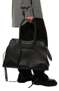 Мужская сумка-тоут neo classic large BALENCIAGA черного цвета, арт. 638531/11R17 | Фото 2 (Размер: large; Материал: Натуральная кожа; Материал сплава: Проставлено; Драгоценные камни: Проставлено)