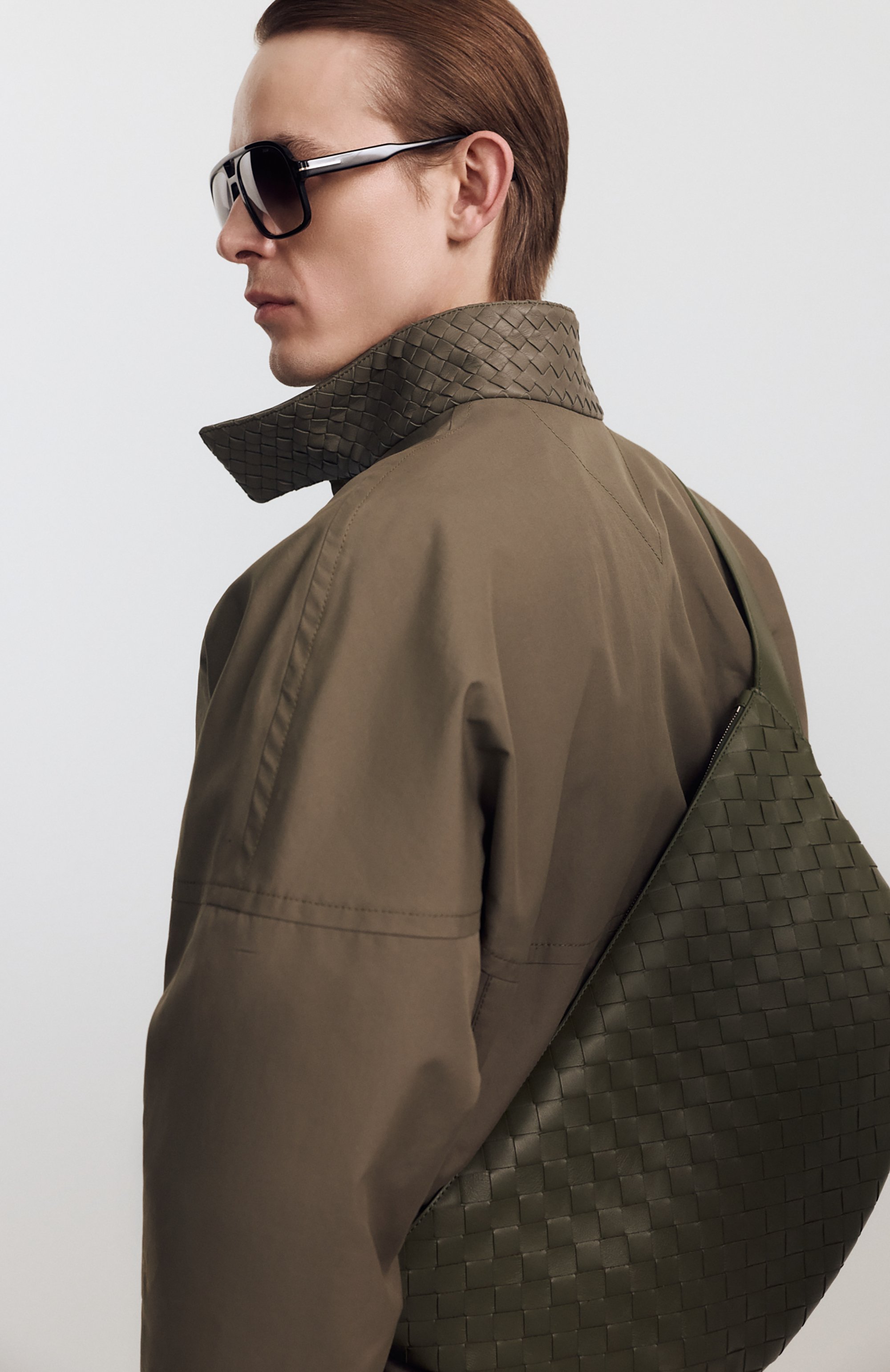 Сумка intrecciato day BOTTEGA VENETA хаки цвета по цене 346500 руб., арт. 855415/V2HL1, фото 6 Сумка intrecciato day BOTTEGA VENETA, арт. 855415/V2HL1, фото 6
