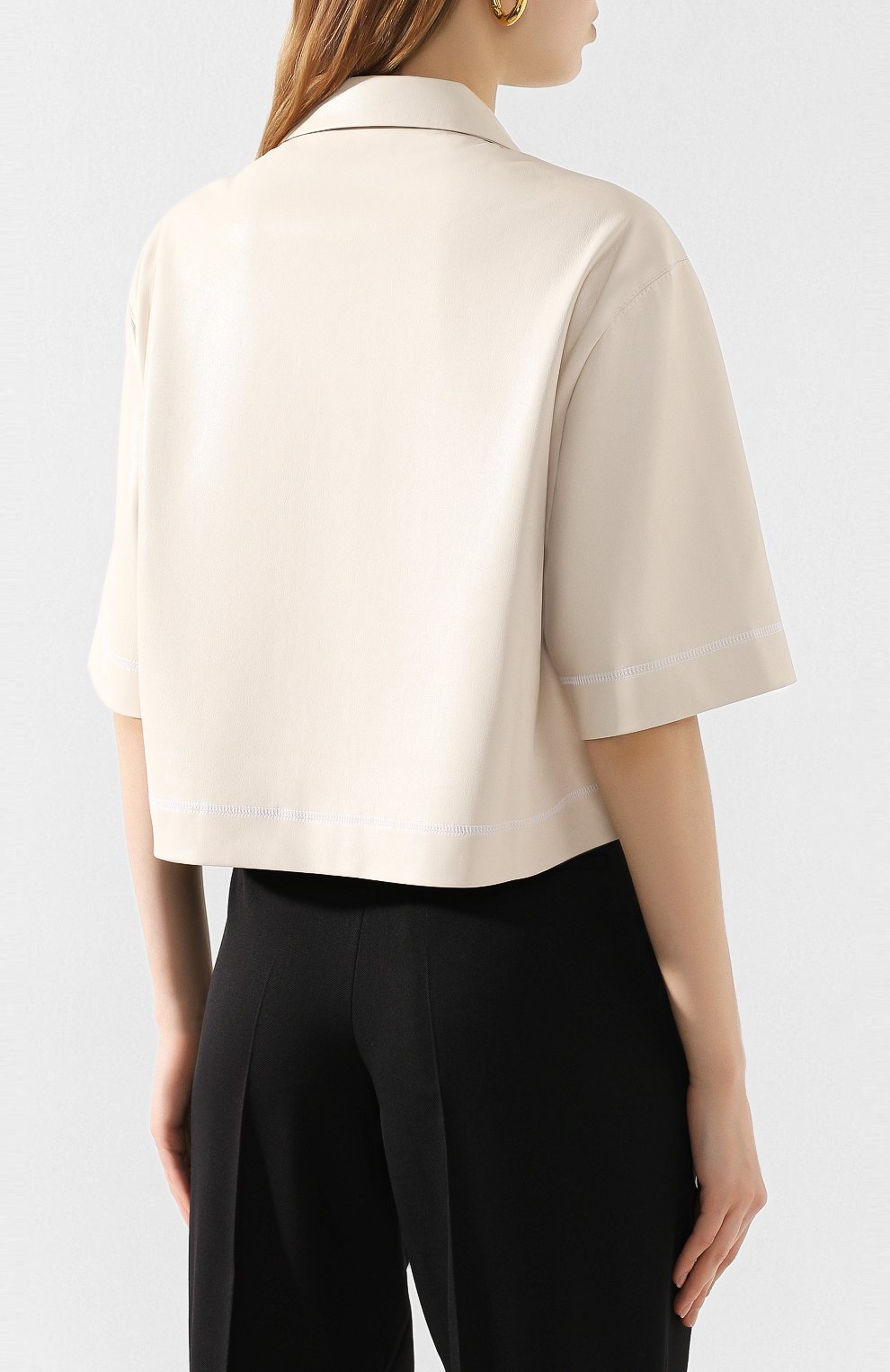Рубашка NANUSHKA белого цвета по цене 41900 руб., арт. RHETT_0FF-WHITE_VEGAN LEATHER, фото 4 Рубашка NANUSHKA, арт. RHETT_0FF-WHITE_VEGAN LEATHER, фото 4