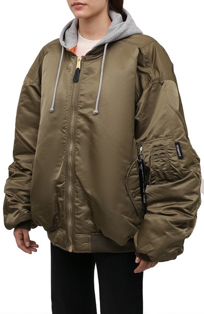 Бомбер VETEMENTS хаки цвета по цене 224000 руб., арт. UE52JA220G 1307/W, фото 3 Бомбер VETEMENTS, арт. UE52JA220G 1307/W, фото 3