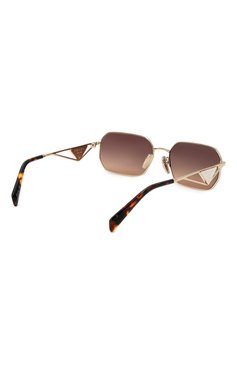 Женские солнцезащитные очки PRADA коричневого цвета, арт. A51S-ZVN50C | Фото 4 (Нос: Не проставлено; Региональные ограничения белый список (Axapta Mercury): Не проставлено; Тип очков: С/з; Материал: Металл; Оптика Гендер: оптика-женское; Очки форма: Прямоугольные)
