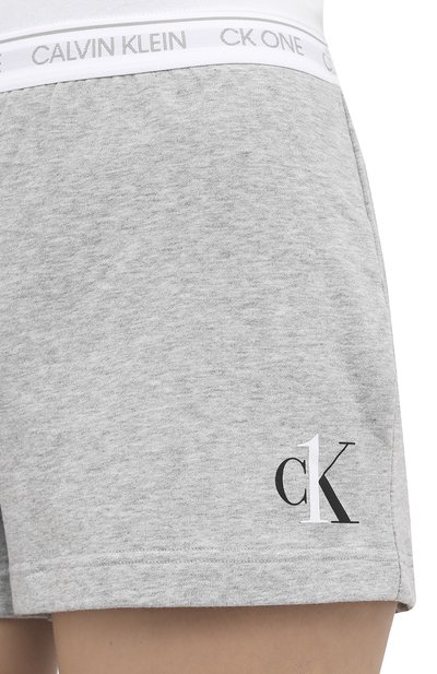 Шорты CALVIN KLEIN серого цвета по цене 4815 руб., арт. QS6428E, фото 5 Шорты CALVIN KLEIN, арт. QS6428E, фото 5