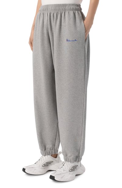 Хлопковые джоггеры vetements x champion VETEMENTS серого цвета по цене 109500 руб., арт. MH27SP225G, фото 3 Хлопковые джоггеры vetements x champion VETEMENTS, арт. MH27SP225G, фото 3