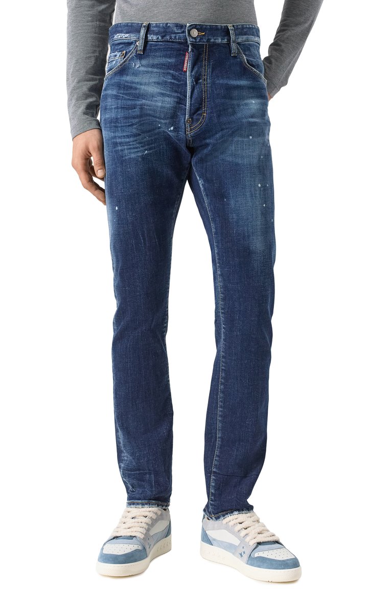 Мужские джинсы DSQUARED2 синего цвета, арт. S74LB1654/S30664 | Фото 3 (Длина (брюки, джинсы): Стандартные; Материал сплава: Проставлено; Драгоценные камни: Проставлено; Кросс-КТ: Деним; Силуэт М (брюки): Прямые; Детали: Делаве, Потертости; Материал внешний: Деним, Хлопок; Стили: Повседневный)