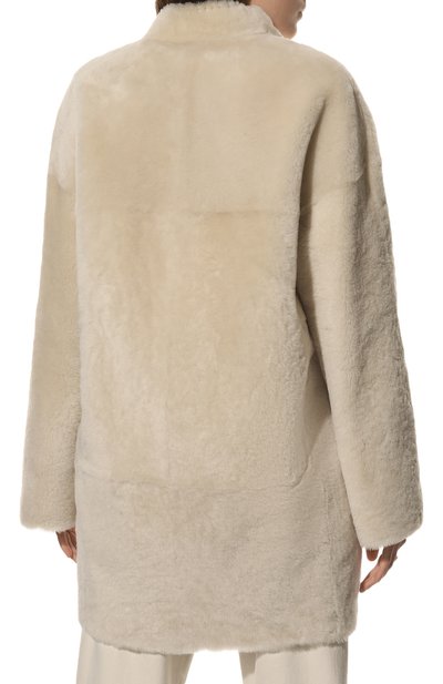 Шуба из овчины ALINE кремового цвета по цене 250000 руб., арт. AL22FW010907, фото 4 Шуба из овчины ALINE, арт. AL22FW010907, фото 4