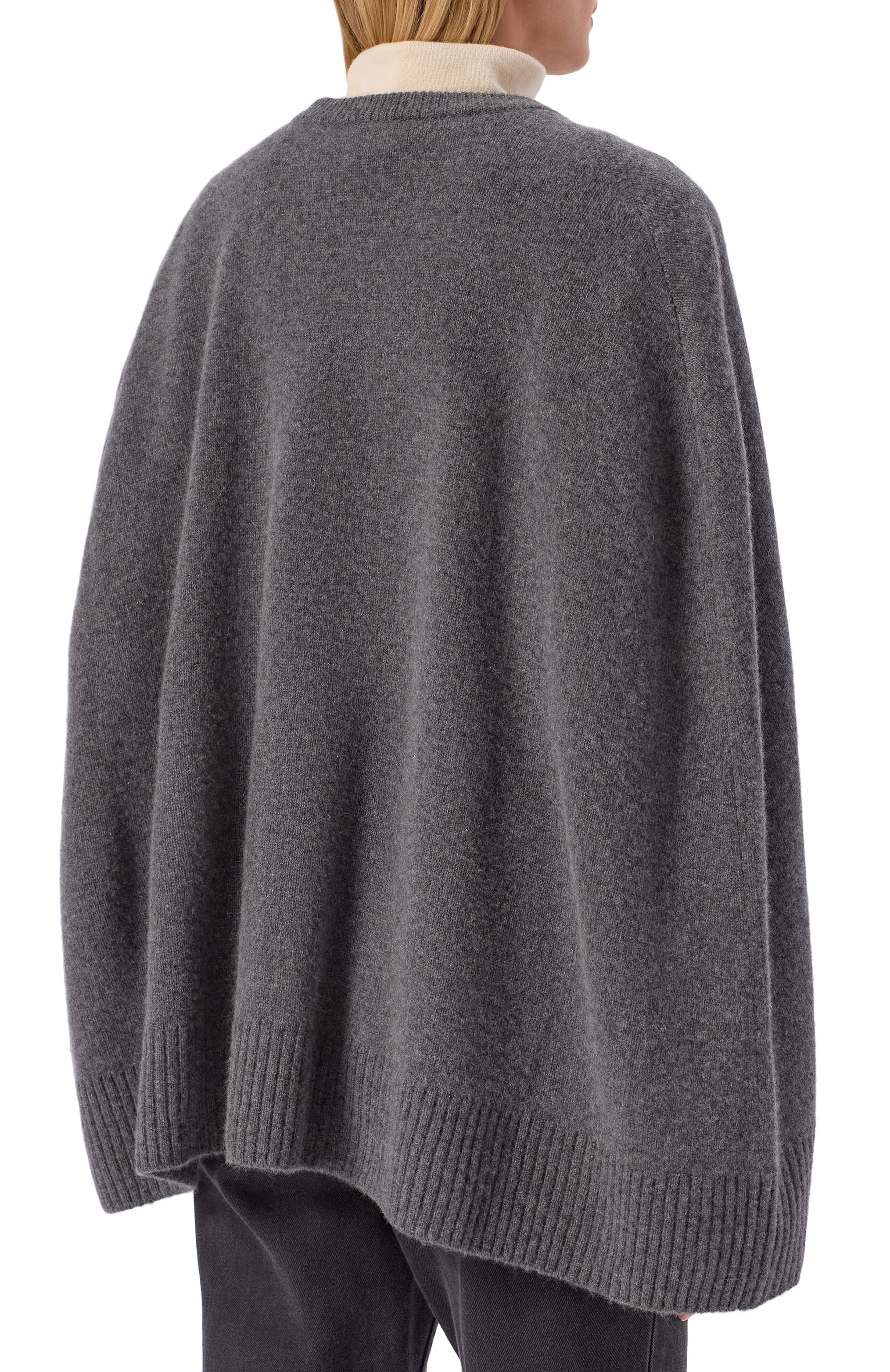 Кашемировый свитер TOTEME серого цвета по цене 130000 руб., арт. 261-WRT0635-YA0235, фото 4 Кашемировый свитер TOTEME, арт. 261-WRT0635-YA0235, фото 4