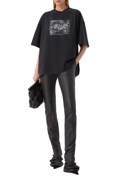 Хлопковая футболка VETEMENTS черного цвета по цене 76200 руб., арт. MH27TR230B, фото 3 Хлопковая футболка VETEMENTS, арт. MH27TR230B, фото 3