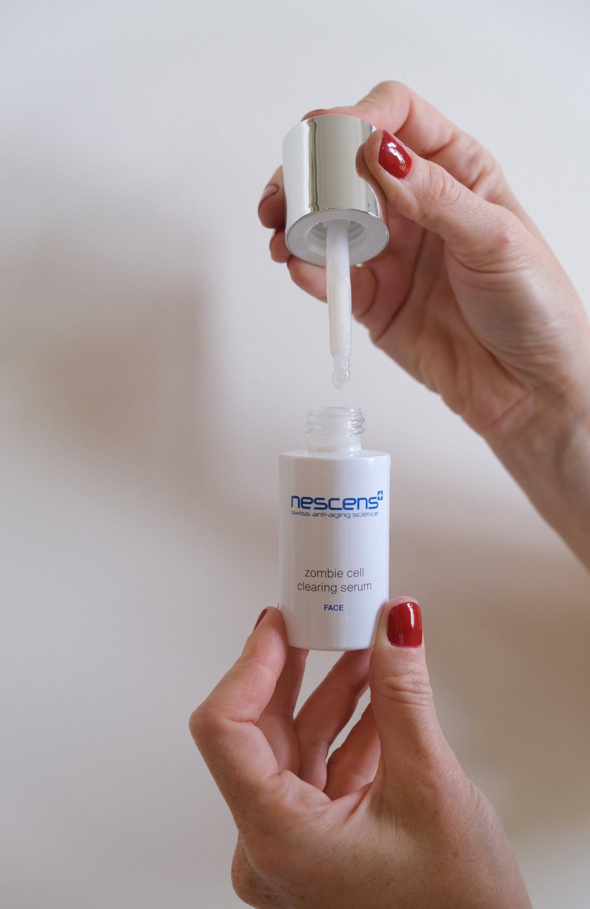 Сыворотка для удаления клеток-зомби (30ml) NESCENS бесцветного цвета по цене 43450 руб., арт. NES134, фото 2 Сыворотка для удаления клеток-зомби (30ml) NESCENS, арт. NES134, фото 2