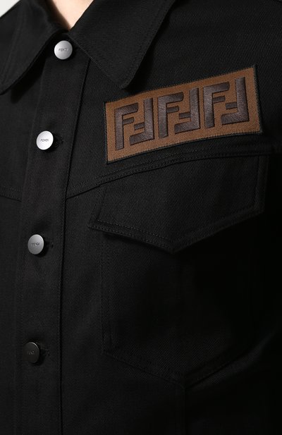 Джинсовая куртка с нашивкой FENDI черного цвета по цене 106900 руб., арт. FW0918 A1MT, фото 5 Джинсовая куртка с нашивкой FENDI, арт. FW0918 A1MT, фото 5