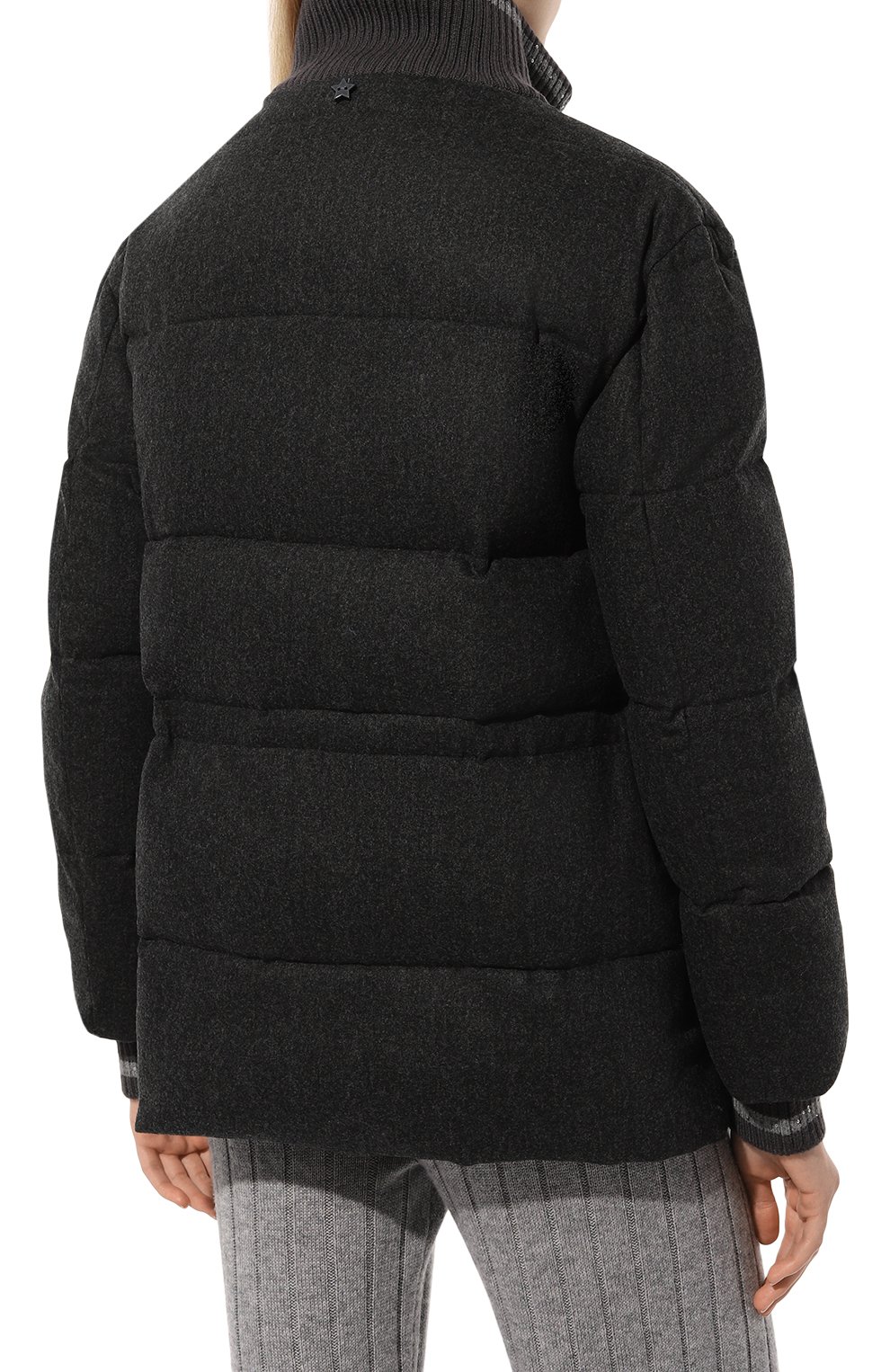 Пуховик LORENA ANTONIAZZI темно-серого цвета по цене 186500 руб., арт. A2403PI15B/4439, фото 4 Пуховик LORENA ANTONIAZZI, арт. A2403PI15B/4439, фото 4