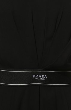 Женское платье из вискозы PRADA черного цвета, арт. P3G62-1ZY5-F0002-221 | Фото 5 (Рукава: Короткие; Случай: Повседневный; Региональные ограничения белый список (Axapta Mercury): Не проставлено; Материал сплава: Проставлено; Нос: Не проставлено; Длина Ж (юбки, платья, шорты): Миди; Материал внешний: Вискоза; Драгоценные камни: Проставлено; Женское Кросс-КТ: Платье-одежда; Стили: Кэжуэл)