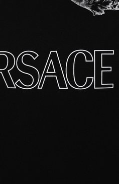 Мужская хлопковая футболка VERSACE черно-белого цвета, арт. 1013302/1A09868 | Фото 5 (Материал сплава: Проставлено; Рукава: Короткие; Материал внешний: Хлопок; Драгоценные камни: Проставлено; Длина (для топов): Стандартные; Принт: С принтом; Стили: Спорт-шик)