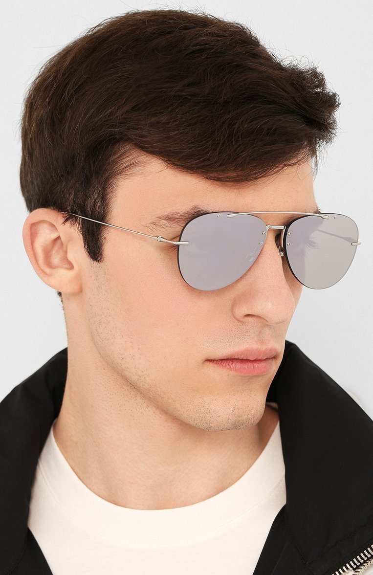 Женские солнцезащитные очки DIOR EYEWEAR серого цвета, арт. DI0RCHR0MA1F 010 0T | Фото 3 (Тип очков: С/з; Региональные ограничения белый список (Axapta Mercury): RU, Не проставлено; Нос: Не проставлено)