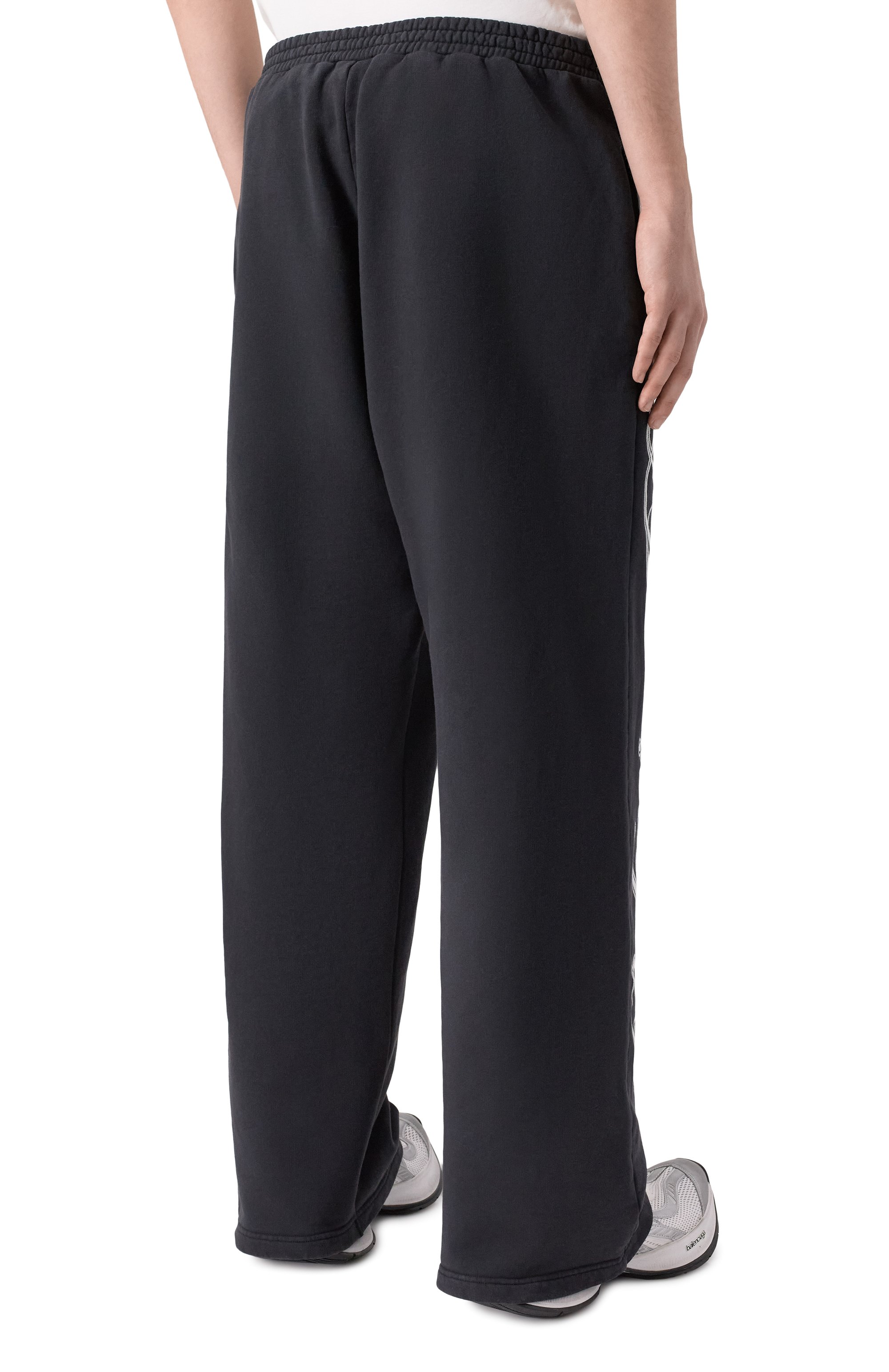 Хлопковые брюки BALENCIAGA черного цвета по цене 173500 руб., арт. 846917/TTVM8, фото 4 Хлопковые брюки BALENCIAGA, арт. 846917/TTVM8, фото 4