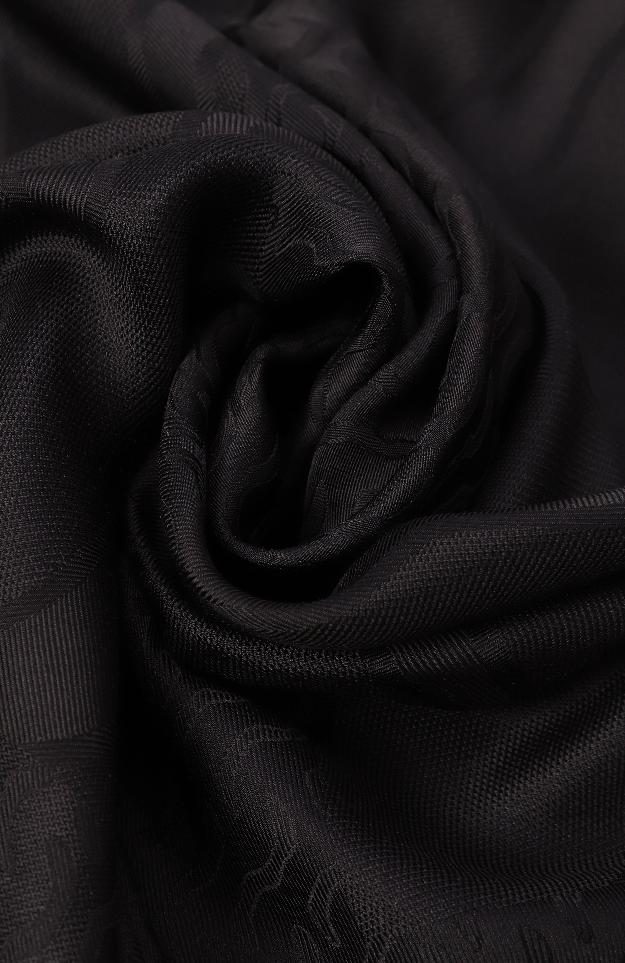 Шелковый платок GIORGIO ARMANI черного цвета по цене 86200 руб., арт. GW000832/AF14822, фото 3 Шелковый платок GIORGIO ARMANI, арт. GW000832/AF14822, фото 3