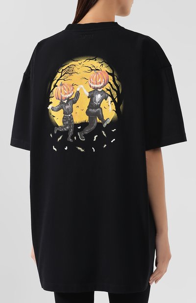 Хлопковая футболка VETEMENTS черного цвета по цене 41100 руб., арт. UAH20TR659/W, фото 4 Хлопковая футболка VETEMENTS, арт. UAH20TR659/W, фото 4