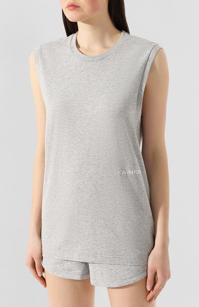 Комплект из двух футболок CALVIN KLEIN серого цвета по цене 3995 руб., арт. QS6199E, фото 3 Комплект из двух футболок CALVIN KLEIN, арт. QS6199E, фото 3