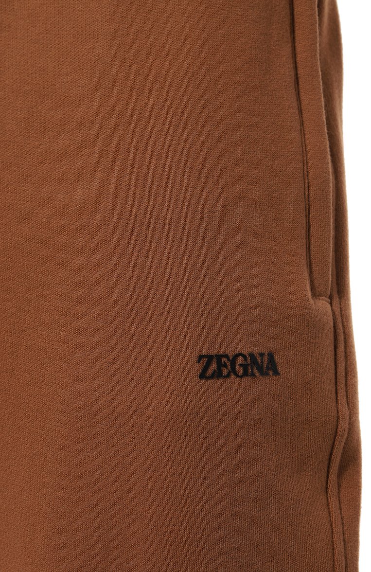Мужские хлопковые джоггеры ZEGNA коричневого цвета, арт. UD522A7/DPA7 | Фото 5 (Длина (брюки, джинсы): Стандартные; Материал внешний: Хлопок; Силуэт М (брюки): Джоггеры; Стили: Спорт-шик; Автоматизация состава: Проставлено; Автоматизация ТО: Проставлено)