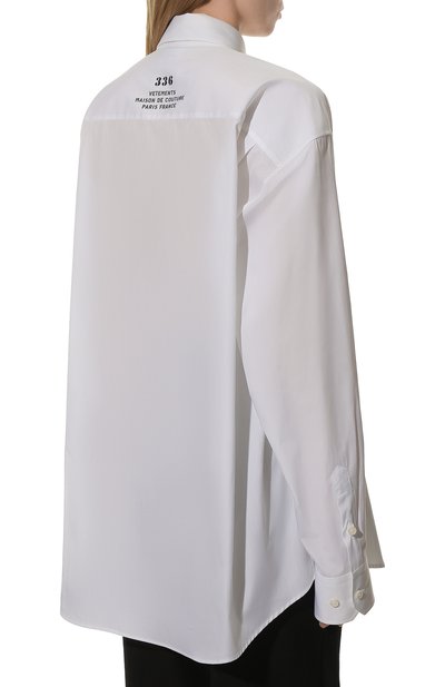 Хлопковая рубашка VETEMENTS белого цвета по цене 94950 руб., арт. UA53SH450W 1001/W, фото 4 Хлопковая рубашка VETEMENTS, арт. UA53SH450W 1001/W, фото 4