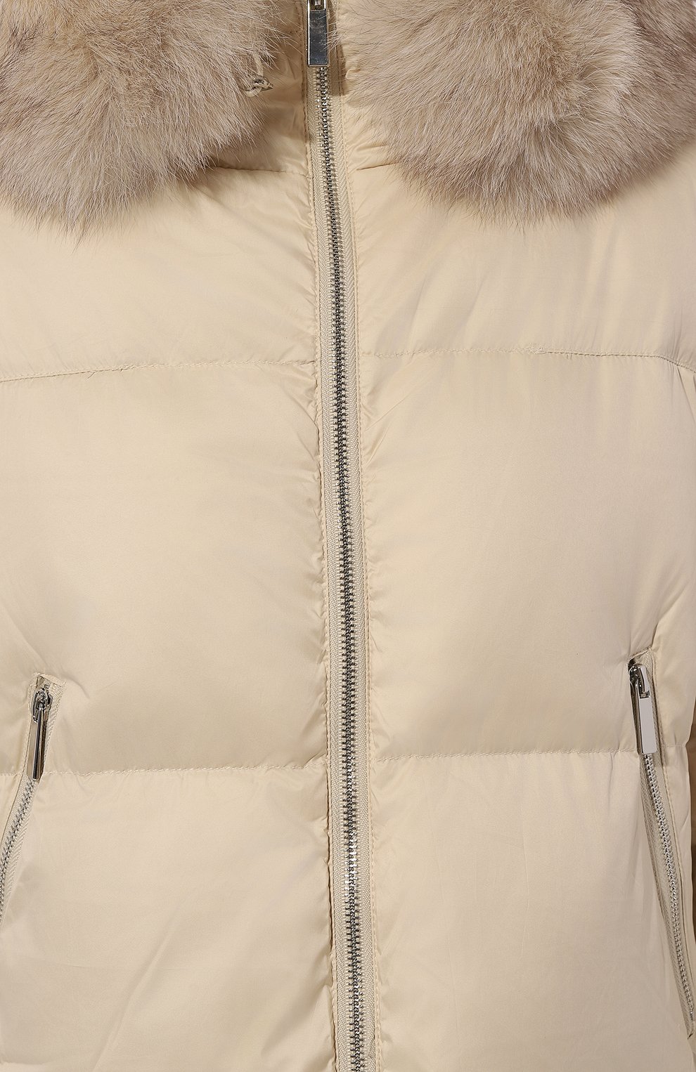 Пуховик с отделкой из меха песца MAX AND MOI кремового цвета по цене 94150 руб., арт. DAV0, фото 5 Пуховик с отделкой из меха песца MAX AND MOI, арт. DAV0, фото 5