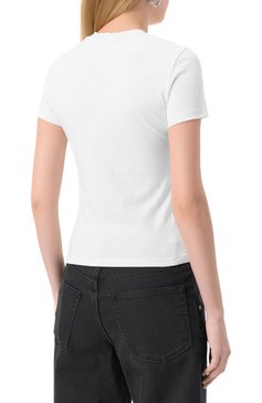 Женская хлопковая футболка BLUMARINE белого цвета, арт. P522T082A | Фото 4 (Длина (для топов): Стандартные; Рукава: Короткие; Материал сплава: Проставлено; Материал внешний: Хлопок; Драгоценные камни: Проставлено; Принт: С принтом; Стили: Кэжуэл; Женское Кросс-КТ: Футбо�лка-одежда)
