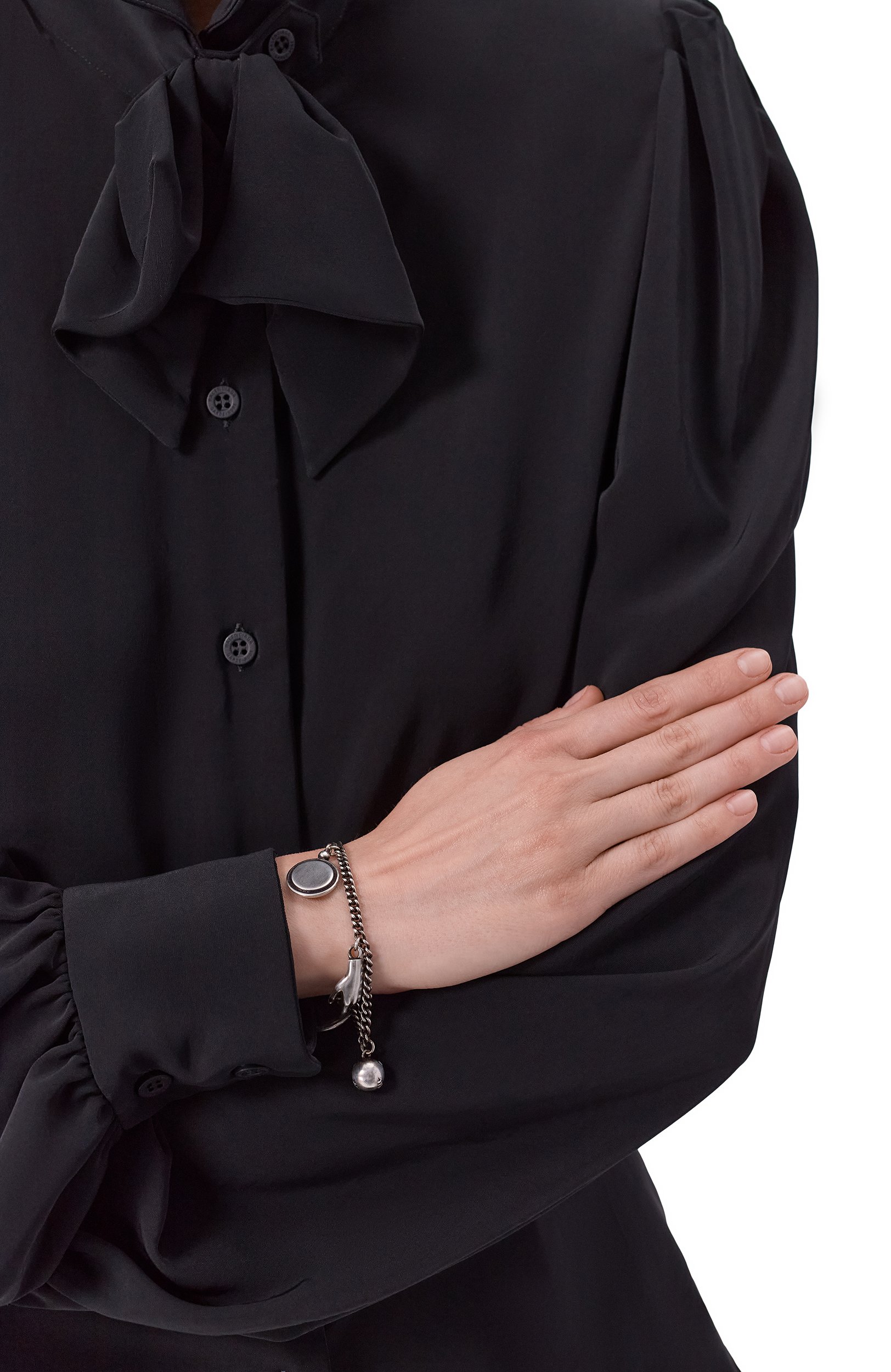 Браслет ANN DEMEULEMEESTER серебряного цвета по цене 64500 руб., арт. B0014198/0T018, фото 2 Браслет ANN DEMEULEMEESTER, арт. B0014198/0T018, фото 2