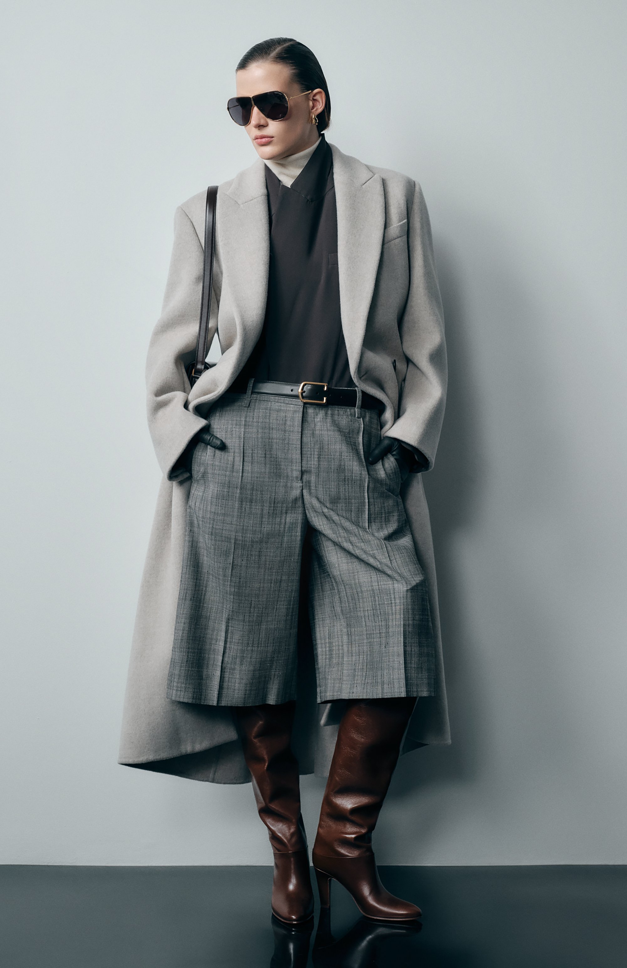 Кожаные перчатки GIORGIO ARMANI серого цвета по цене 77350 руб., арт. GW001984/AF19169, фото 3 Кожаные перчатки GIORGIO ARMANI, арт. GW001984/AF19169, фото 3