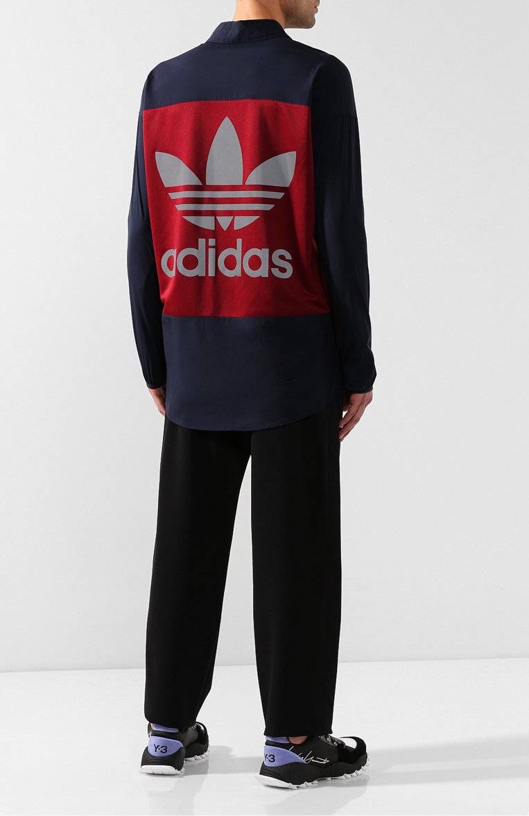 Мужская рубашка adidas originals x bed j.w. ford ADIDAS ORIGINALS темно-синего цвета, арт. FI8838 | Фото 2 (Материал внешний: Синтетический материал; Длина (для топов): Стандартные; Рукава: Длинные; Случай: Повседневный; Воротник: Кент; Манжеты: На пуговицах; Статус проверки: Проверена категория; Принт: С принтом; Стили: Кэжуэл)
