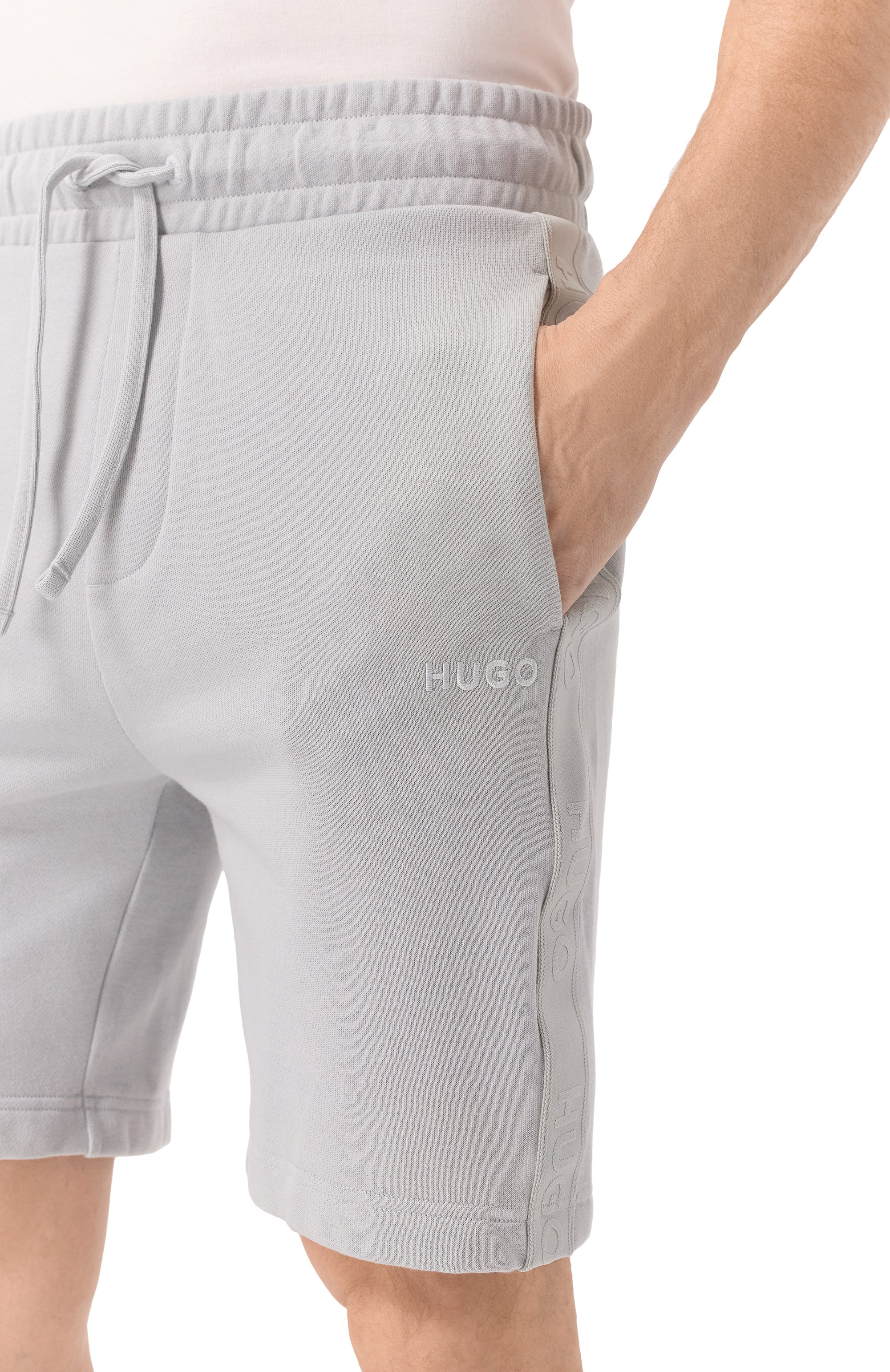 Хлопковые шорты HUGO светло-серого цвета по цене 13450 руб., арт. 50520492, фото 5 Хлопковые шорты HUGO, арт. 50520492, фото 5