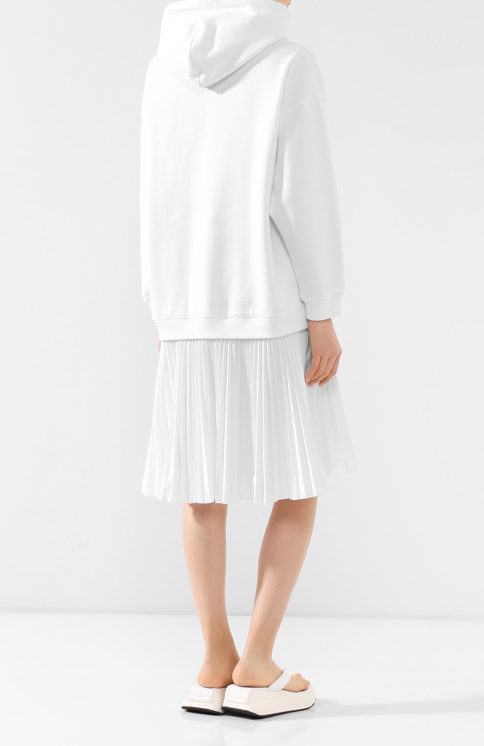 Хлопковое платье VALENTINO белого цвета по цене 225000 руб., арт. TB0MJ02G5P1, фото 4 Хлопковое платье VALENTINO, арт. TB0MJ02G5P1, фото 4