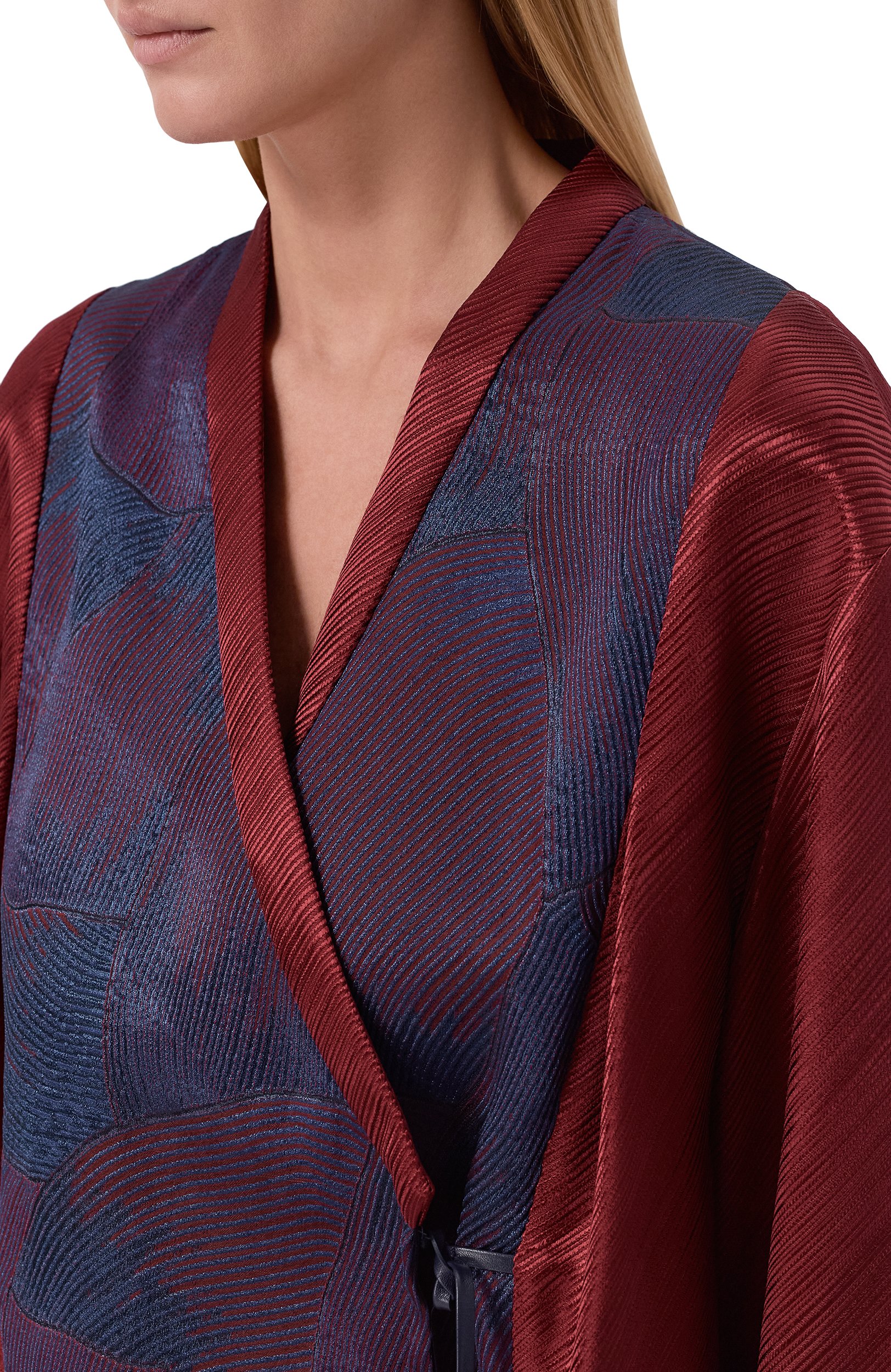 Рубашка-кимоно GIORGIO ARMANI бордового цвета по цене 415500 руб., арт. GW004024/TE23231, фото 5 Рубашка-кимоно GIORGIO ARMANI, арт. GW004024/TE23231, фото 5
